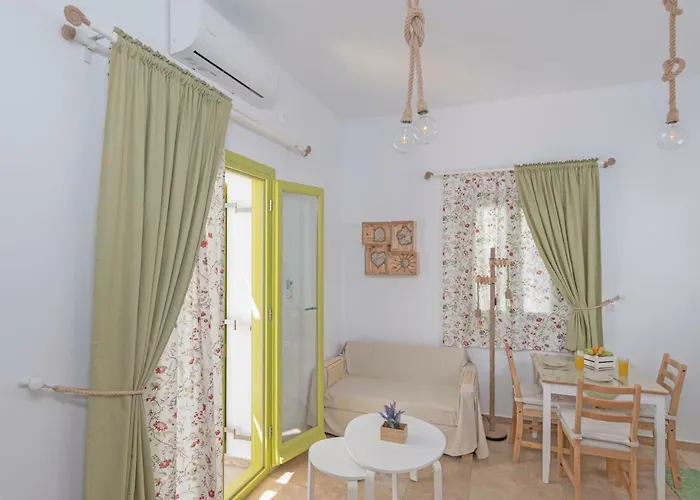 別荘 Parathinalos House